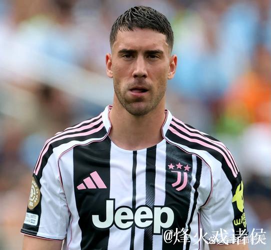 每体:弗拉霍维奇曾被推荐给巴萨,但球员即将和米兰达成协议 每体:弗拉霍维奇曾被推荐给巴萨,但球员即将和米兰达成协议